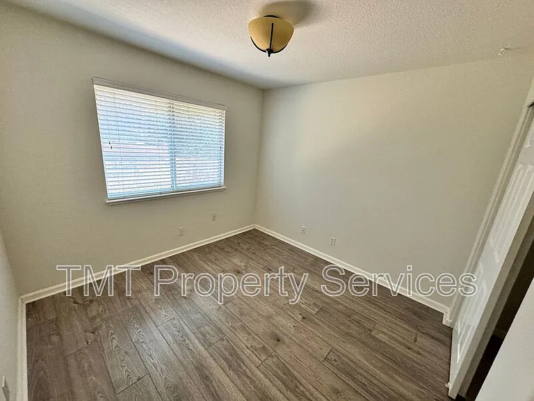 204 Sapphire Ct — Photo 6