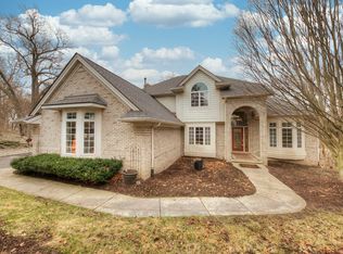 10384 Overhill Dr, Brighton, MI 48114