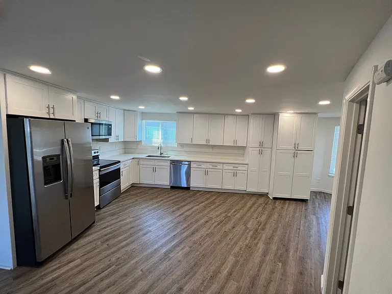 10418 Stratton Ct — Photo 3