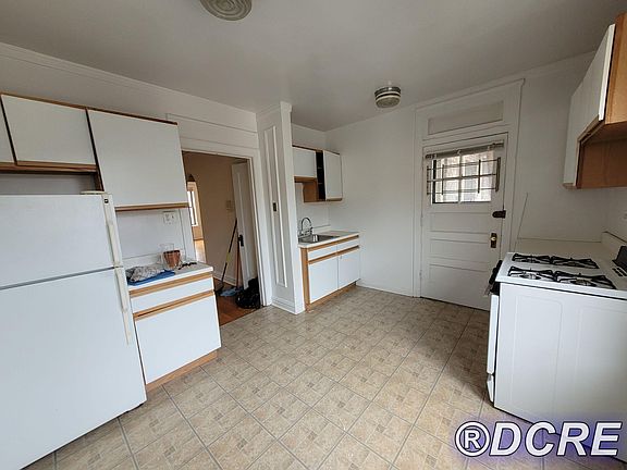 4th image of 7307 N Greenview Ave #2