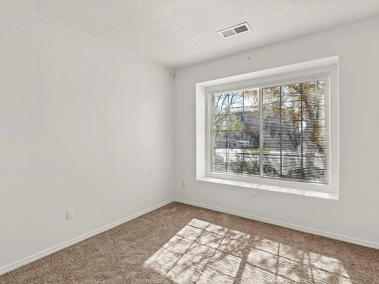 1041 Desert Paintbrush Loop NE — Photo 3