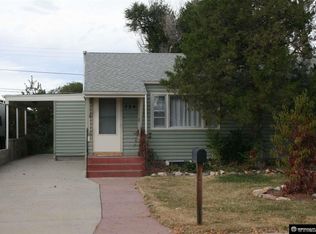 724 S 10th St, Douglas, WY 82633