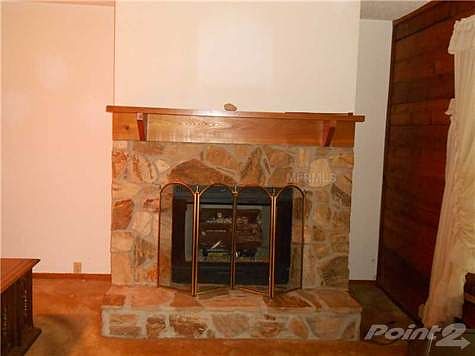 2nd image of 305 Maple St E