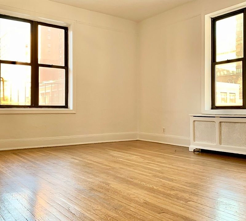 1st image of 370 W 58th St #2C