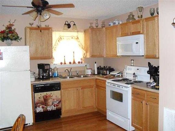 3rd image of 202 Brookhill Ln NE