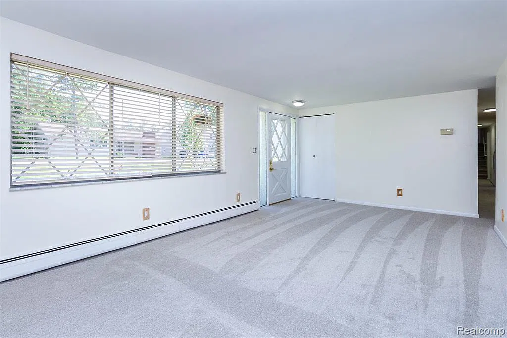 5 bed, 3257 sqft, $2,900 — Photo 4
