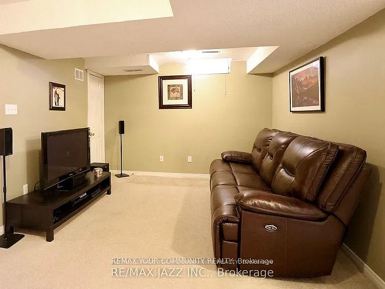 65 Dakin Dr S — Photo 2