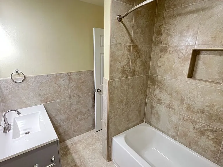 Retama Apartments — Photo 53