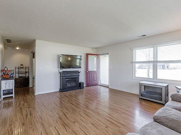 4th image of 94 Watkins Ave