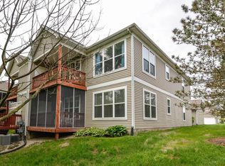 1384 Fox Pointe Cir, Ann Arbor, MI 48108