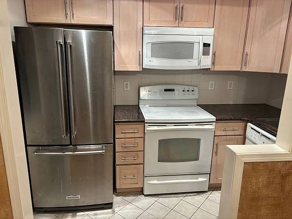 5th image of 1733 N Queens Ln APT 124