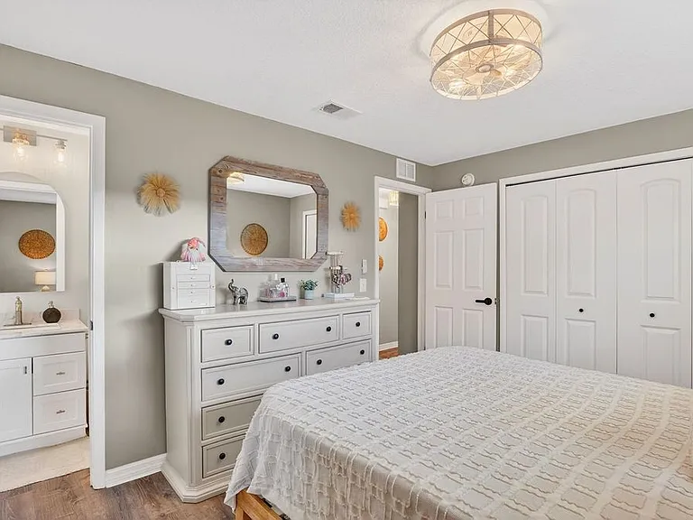 425 Via Valencia Ct — Photo 8