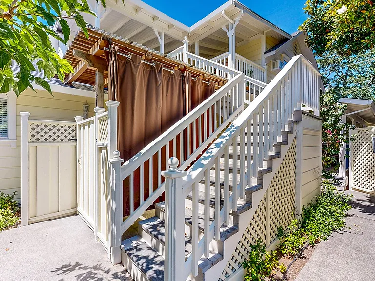 1133 Edwards St — Photo 4