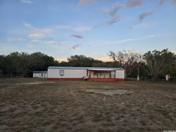 615 Moss Point, Poth, TX 78147