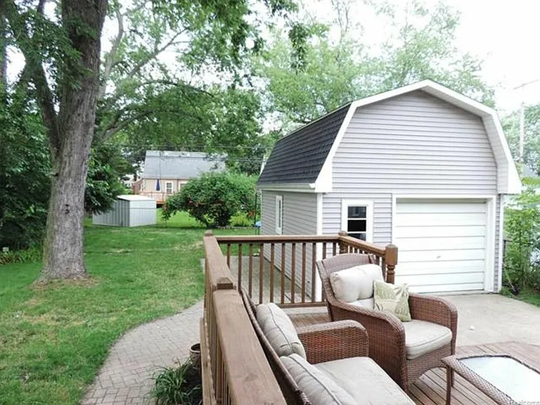 2260 Cummings Ave — Photo 5