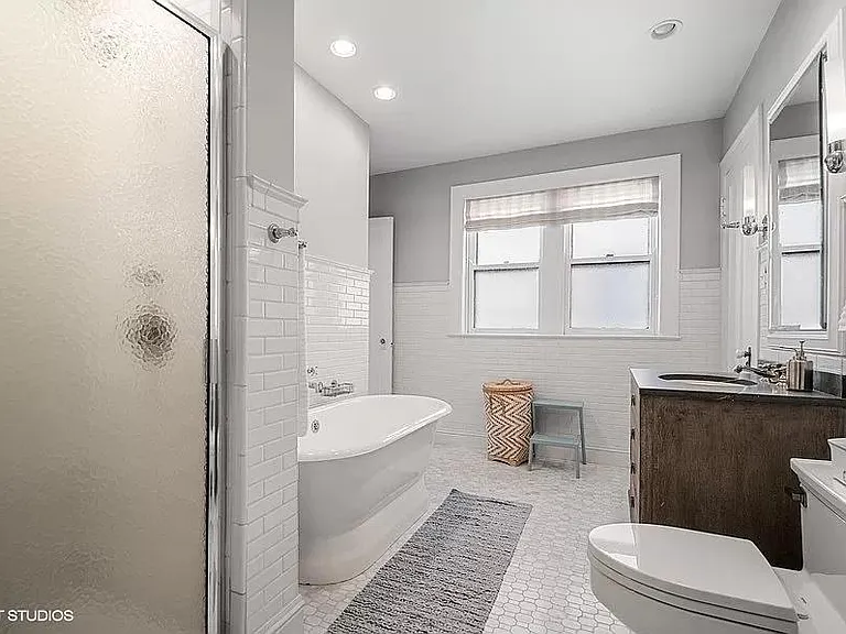 507 W Briar Pl — Photo 7