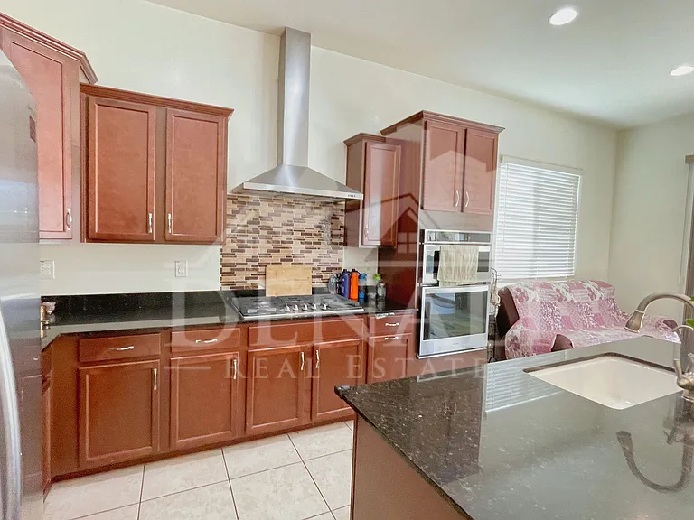 273 E Lantana Dr — Photo 6
