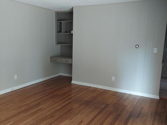 Living room/dinning area #2