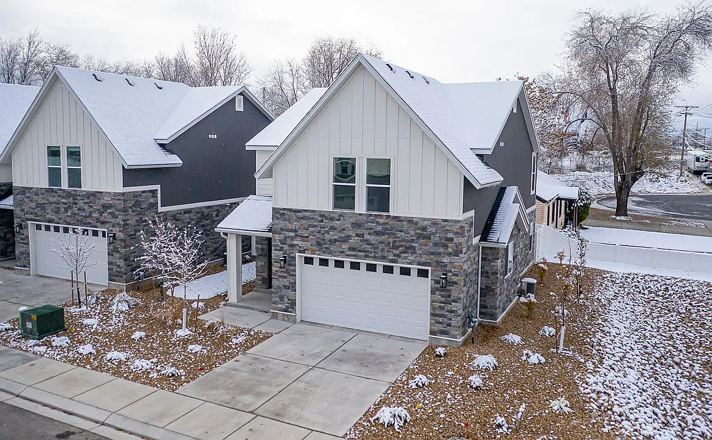 3 bed, 2.5 bath, 1704 sqft, $2,995 — Photo 1