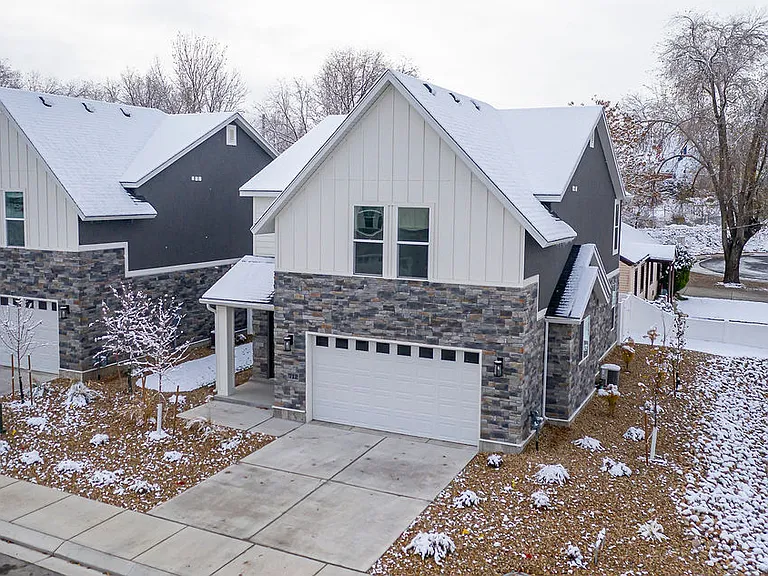 712 E Zekes Ct — Photo 1