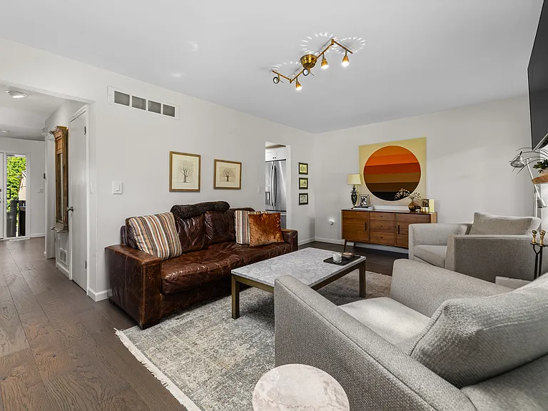 704 Oakbrook Ridge Dr — Photo 13