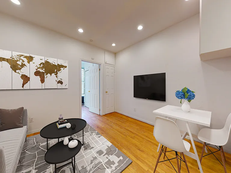 214 E 10th St #13 — Photo 2