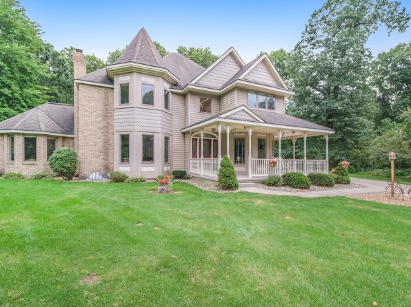 29100 Heritage Ln, Paw Paw, MI 49079