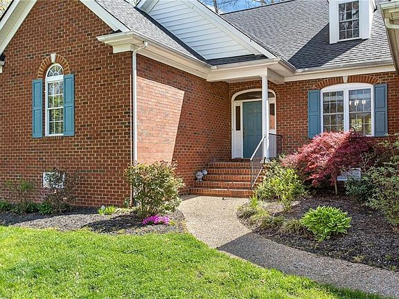 3rd image of 14480 Pinehurst Ln