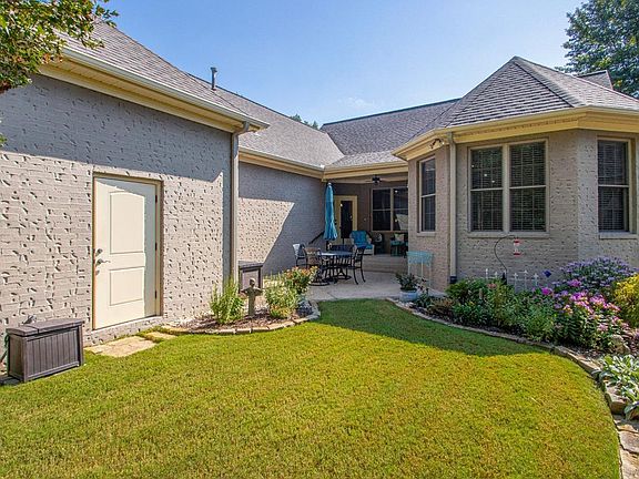 5th image of 146 Gardens Gate Cir