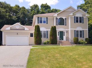 9 Wickham Ct, Cranston, RI 02921