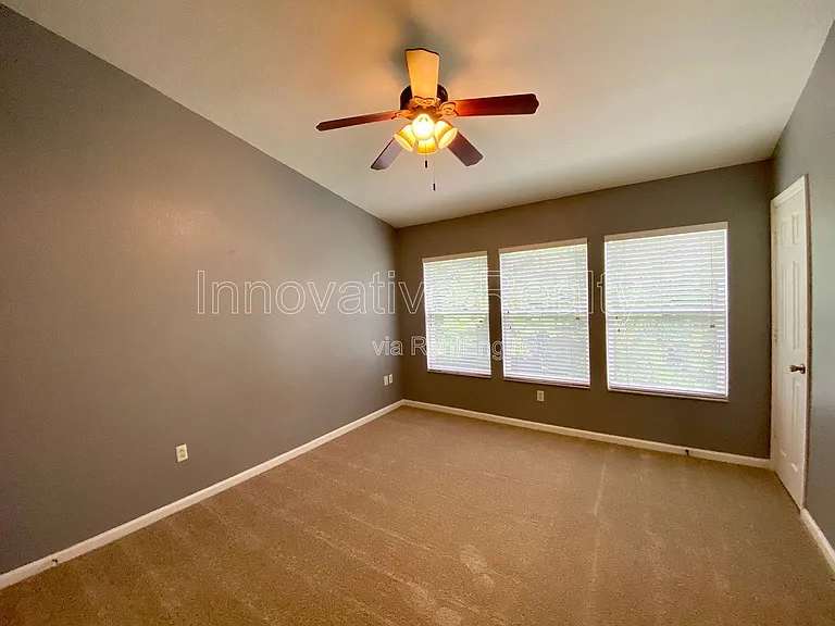 720 Shropshire Loop — Photo 7