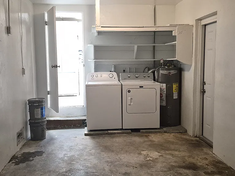 2420 Harding St — Photo 7