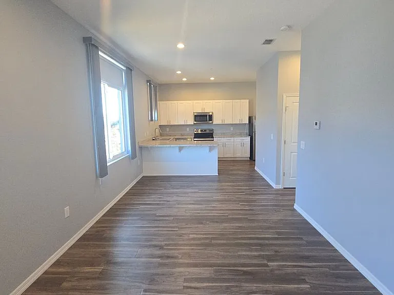 760 Avenue C SW — Photo 2
