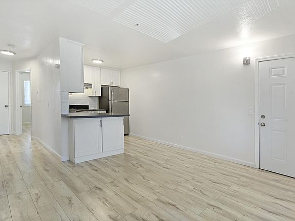 3rd image of 10900 Macarthur Blvd