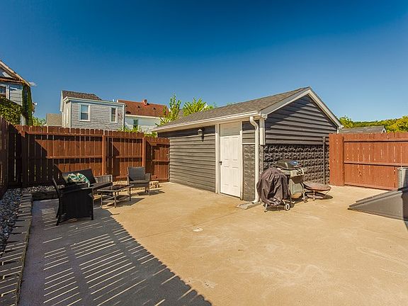 4th image of 144 Van Voast Ave