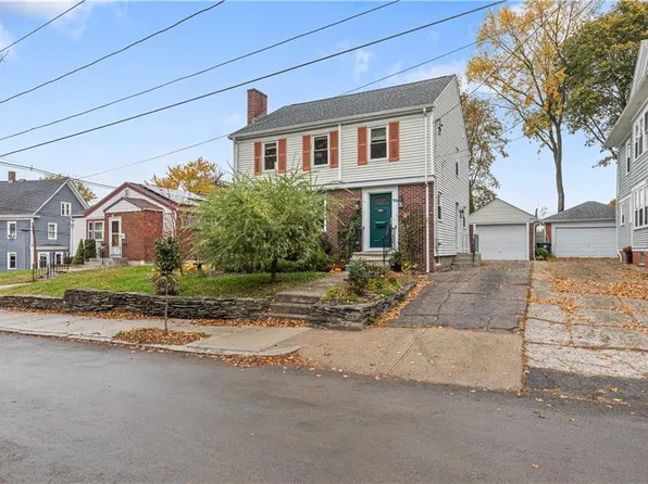 96 Woodbine St, Providence, RI 02906