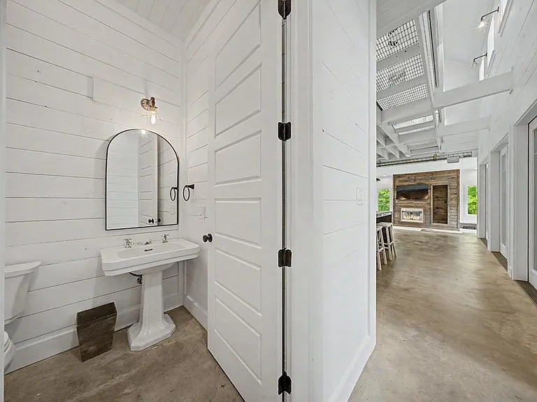 160 Delcrest Dr — Photo 18