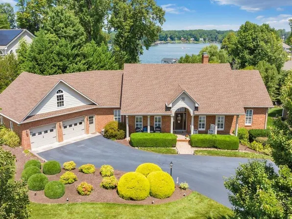 809 Park Way Ave, Moneta, VA 24121