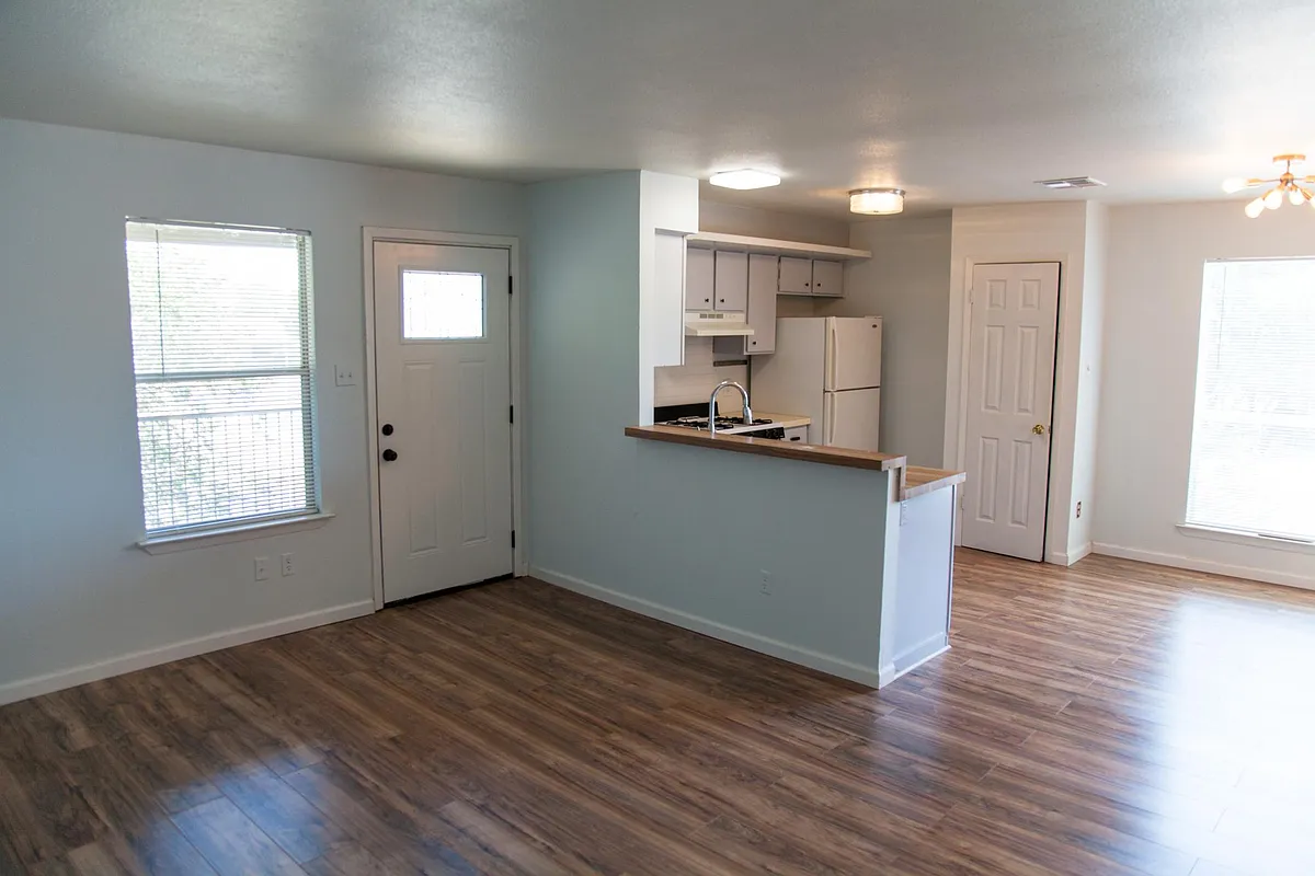 Building Photo - 5300 Indio Cv #C