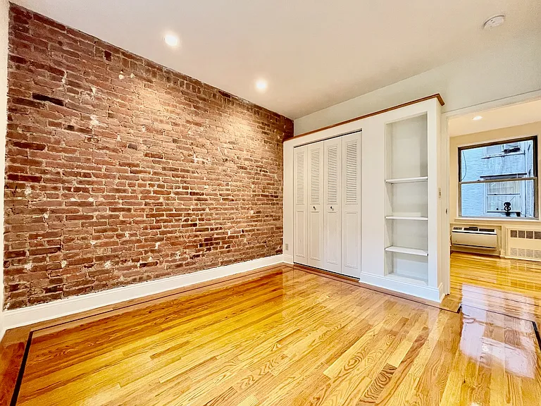 59 W 10th St #2D — Photo 10