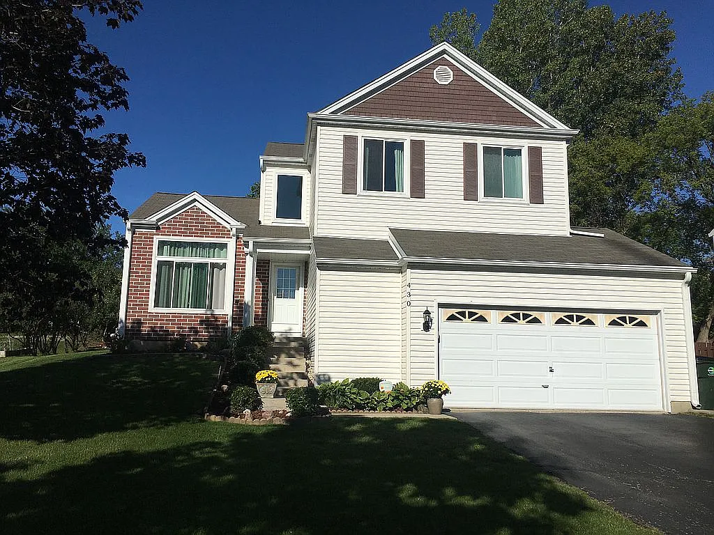 430 Briarwood Ln photo 1