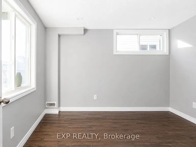 304 Lemon Grass Cres #LOWER — Photo 5