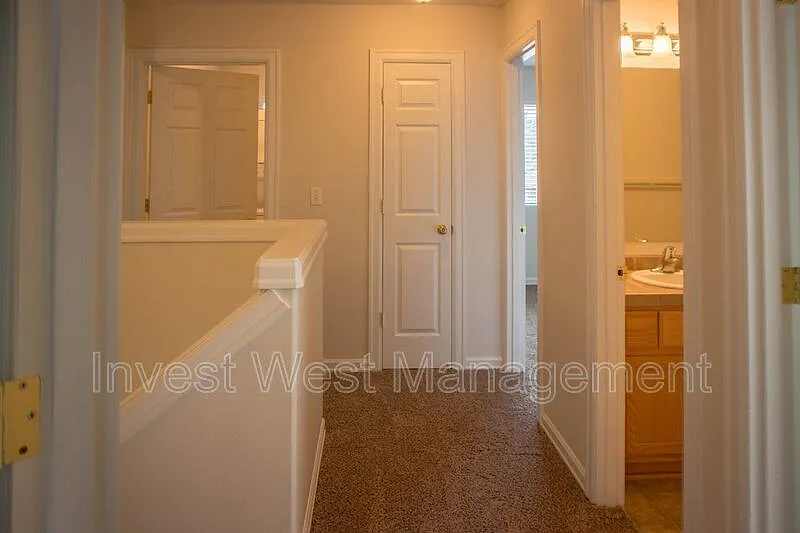 3 bed, 2.5 bath, 2033 sqft, $2,395 — Photo 2