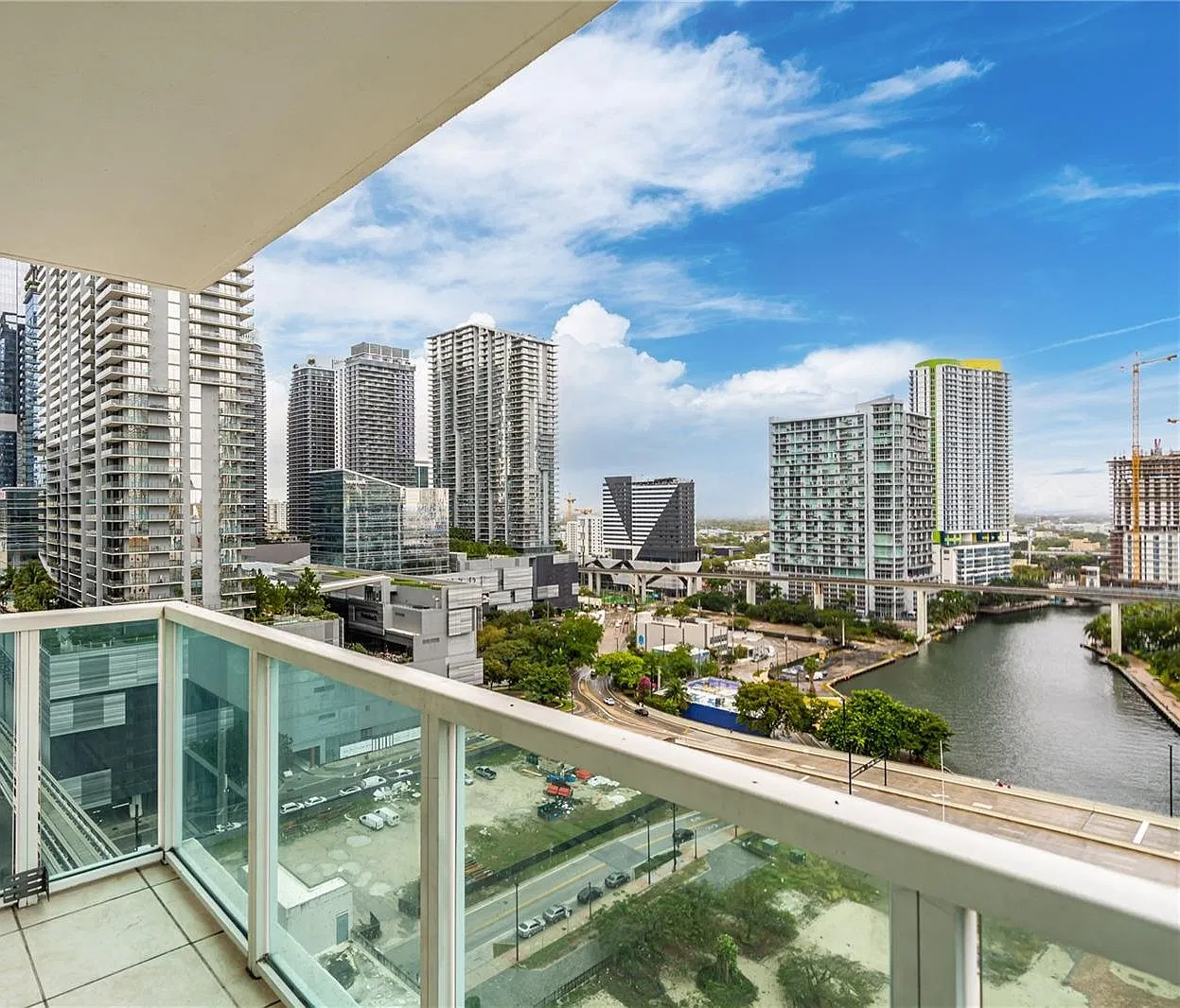 2 bed, 1117 sqft, $3,700 — Photo 2