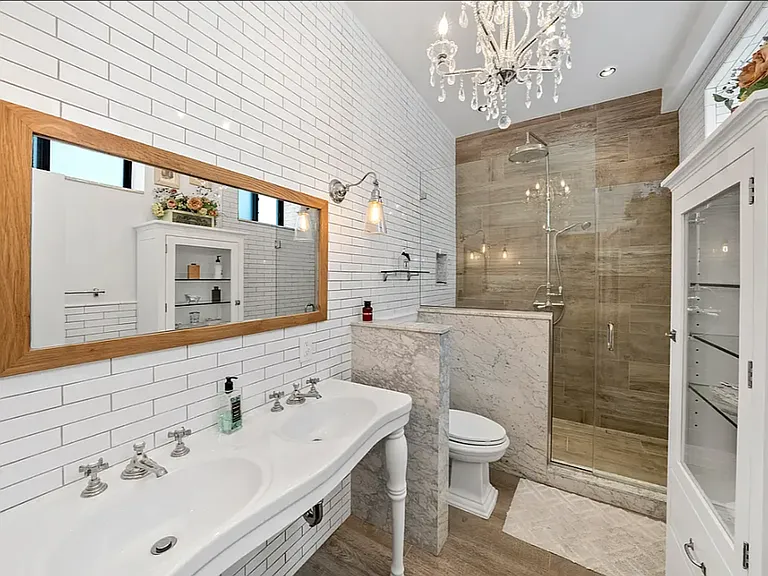 235 W 16th St #1 — Photo 4