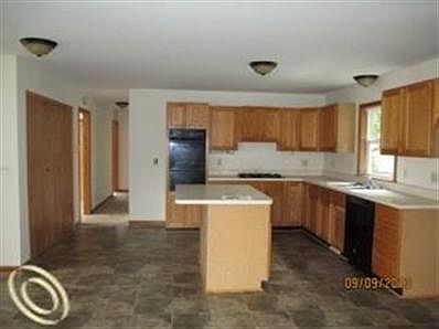 4th image of 30224 Garry Ave