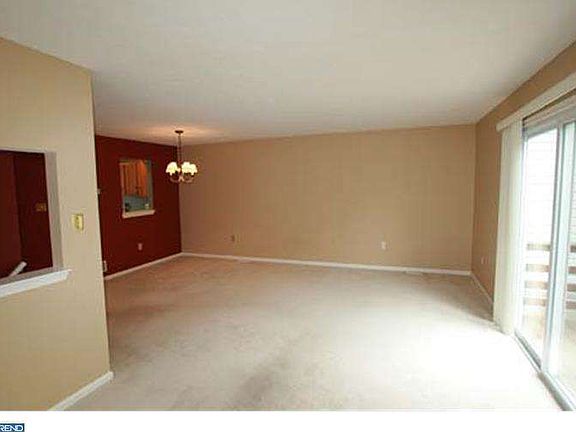 5th image of 122 McMullen Cir