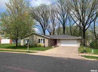 1529 W Thames Dr, Peoria, IL