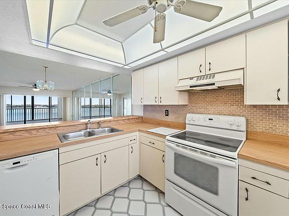 5th image of 250 S Sykes Creek Pkwy #706