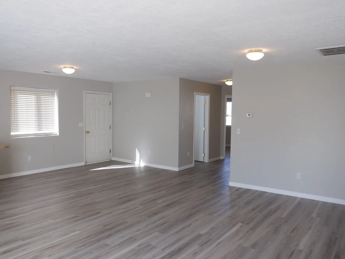 Move-In Discount! 3 bed 2 bath - Twin home — Photo 3